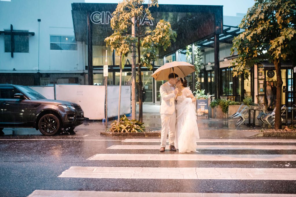 raining wedding photos