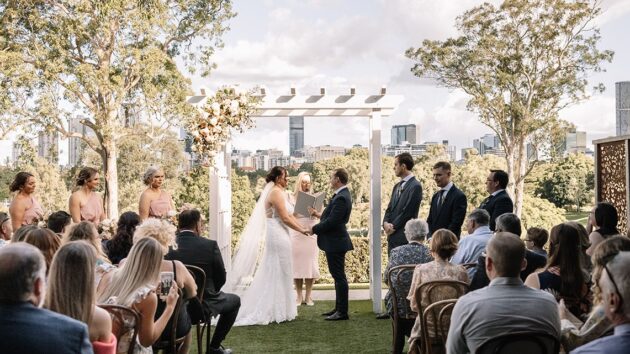 simple and relaxed wedding ceremony